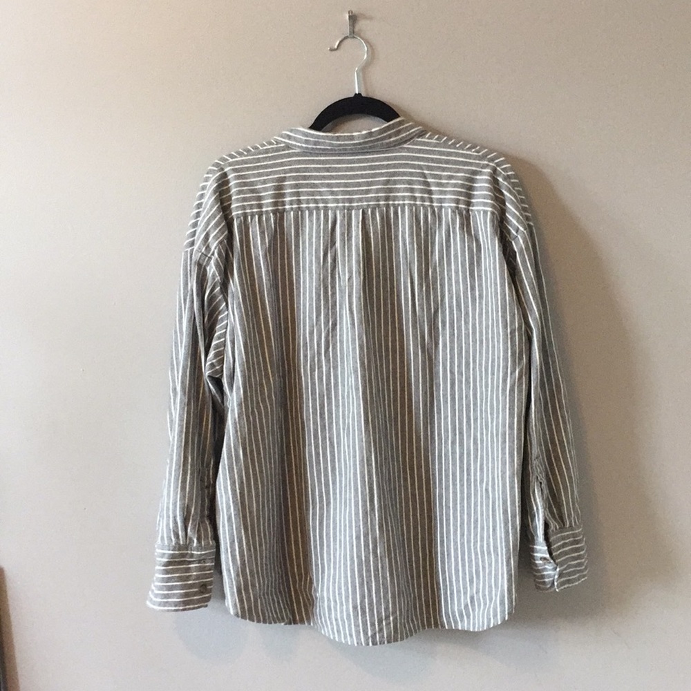 Button down - Picture 2 of 2